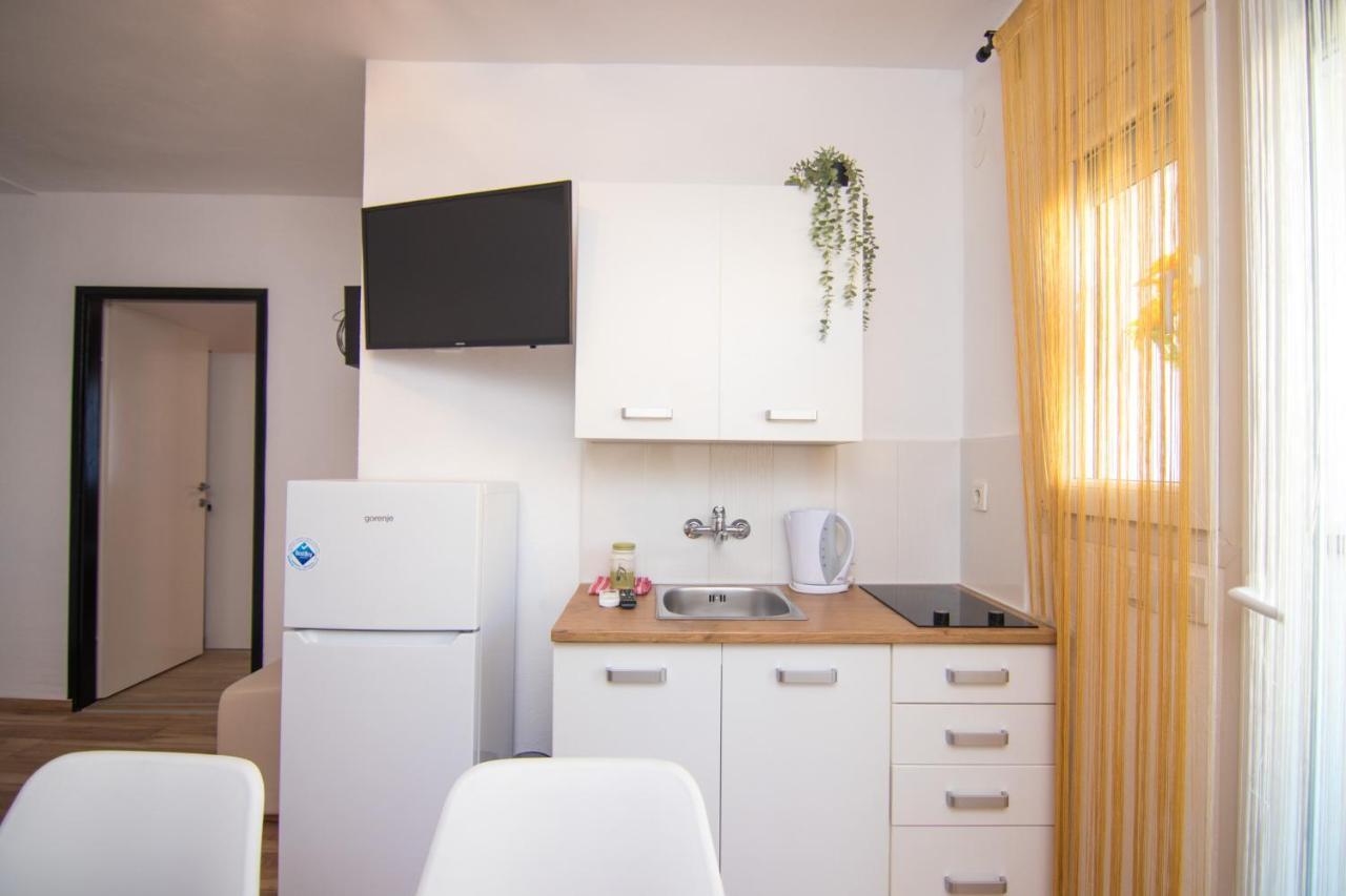 Apartments Flowers クルク エクステリア 写真