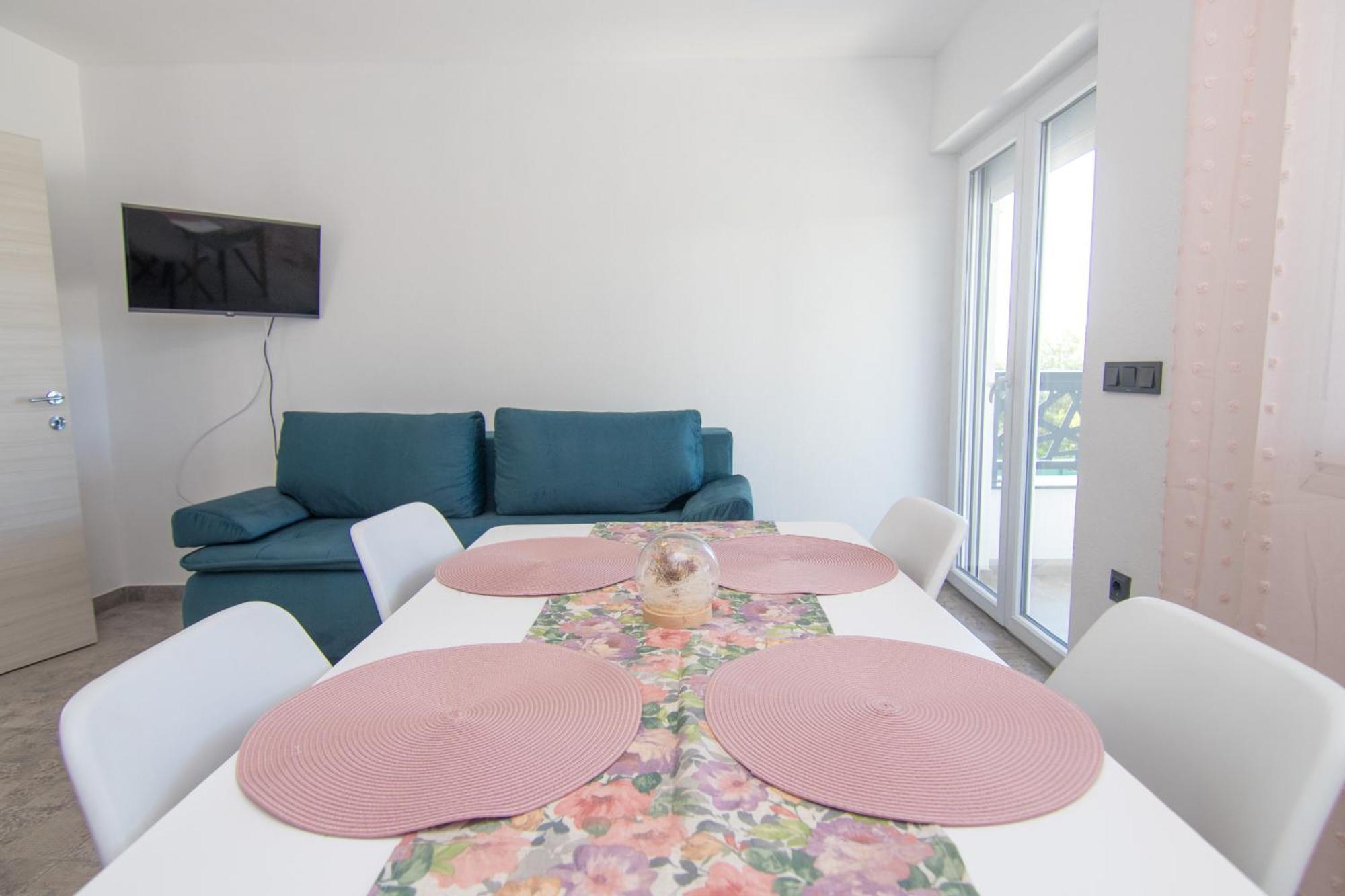 Apartments Flowers クルク エクステリア 写真