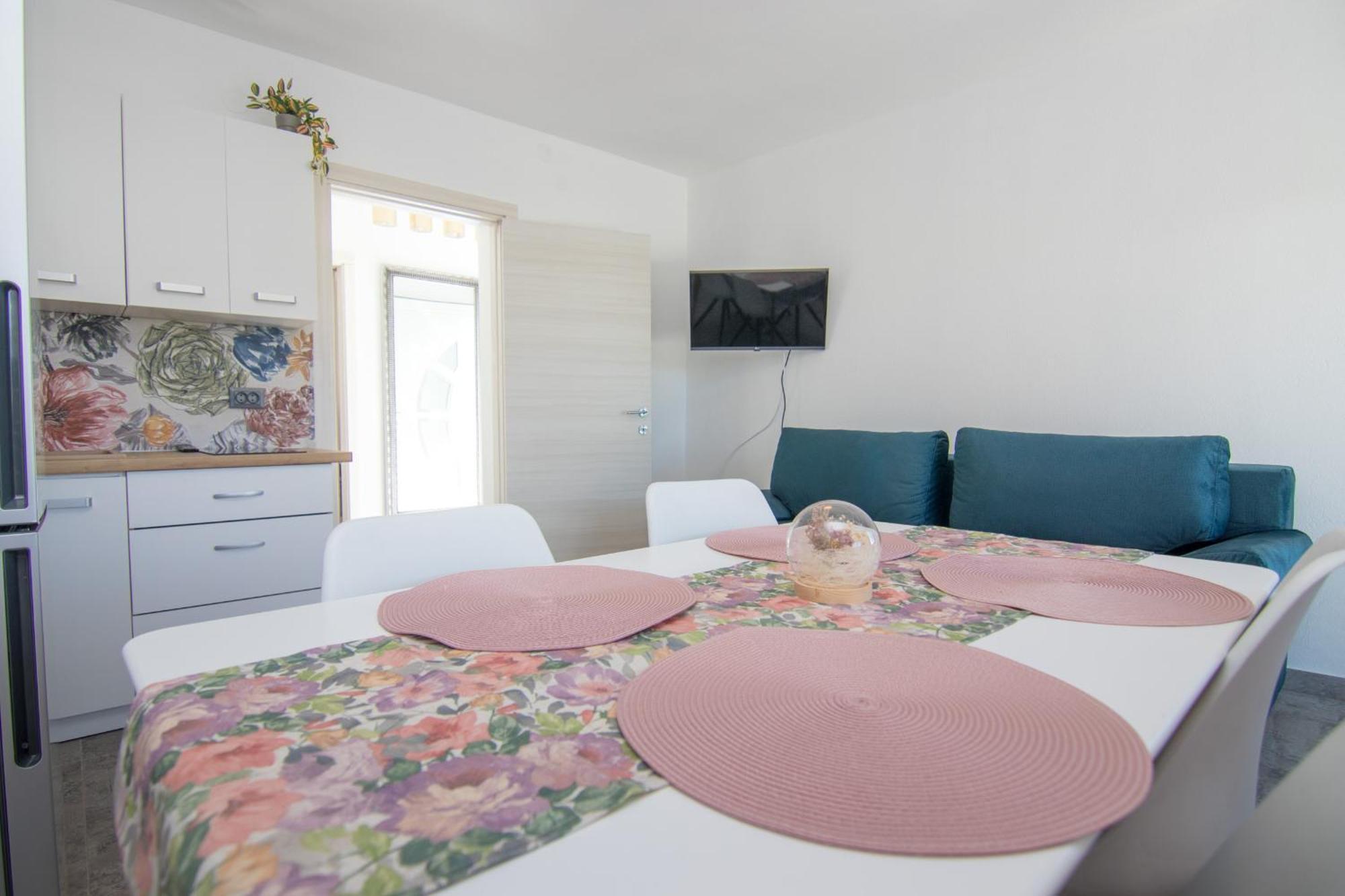 Apartments Flowers クルク エクステリア 写真